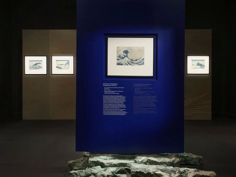  高级灰展览展厅效果图 