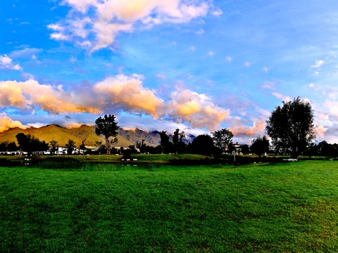 美丽田野草原牧场草坪村庄
