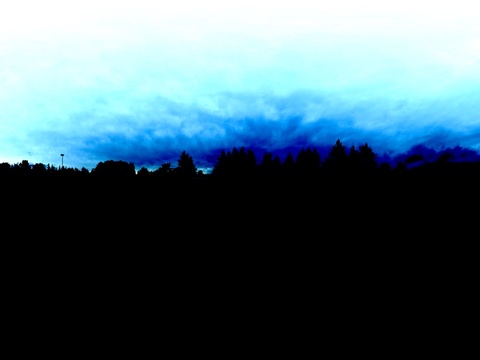 广阔的绿色足球场全景图