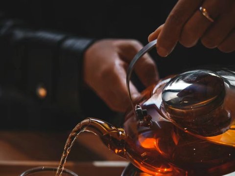  茶叶围炉煮茶茶室茶馆海报 