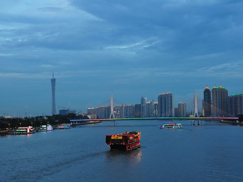  黄昏夜景滨水城市水景外景 江边城市外景 夜景天空 城市外景 