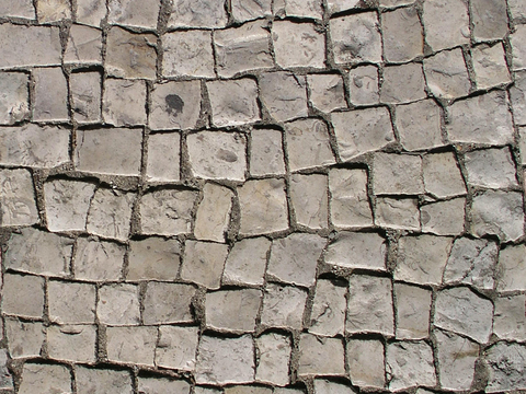  碎石砖块石铺路地面 