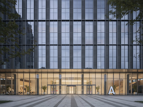 现代玻璃幕墙商业橱窗