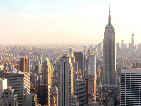  白天城市建筑外景 