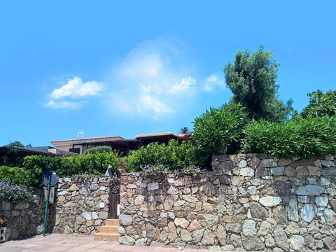  蓝色天空的乡村景观风景 