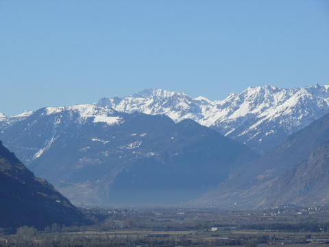  白天雪山自然风景外景 