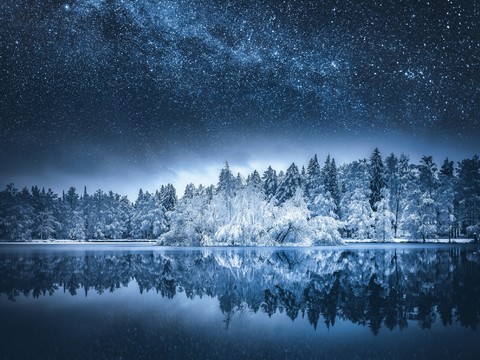  雪景星空湖泊外景 
