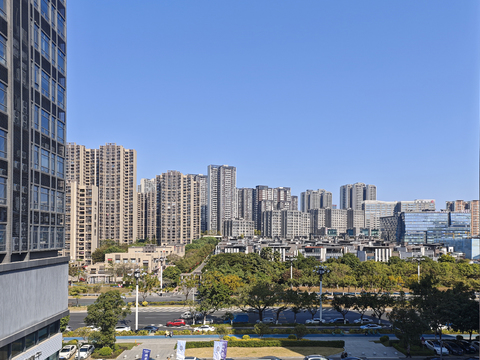  白天城市外景 