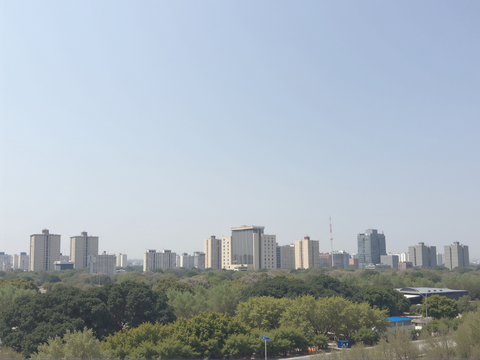  白天城市外景 