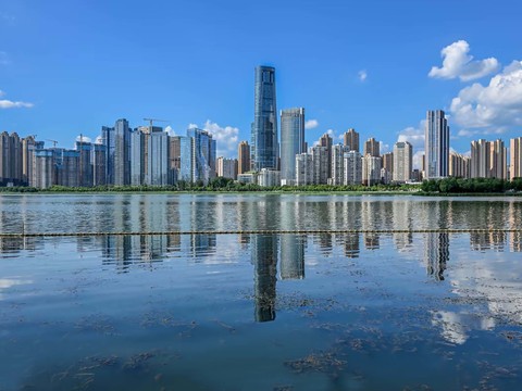  白天城市外景 