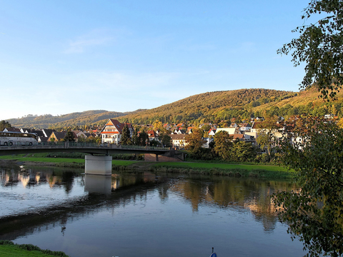  远山树木湖泊风景  大自然风景 环境外景 