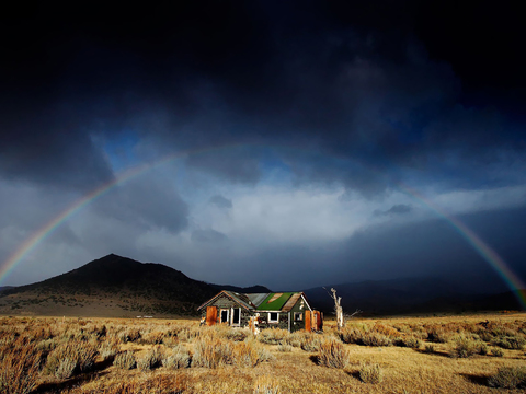  阴天草原远山风景  大自然风景 环境外景 