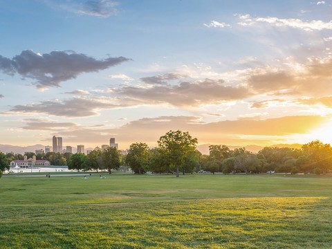  现代白天小区外景天空外景公园外景 