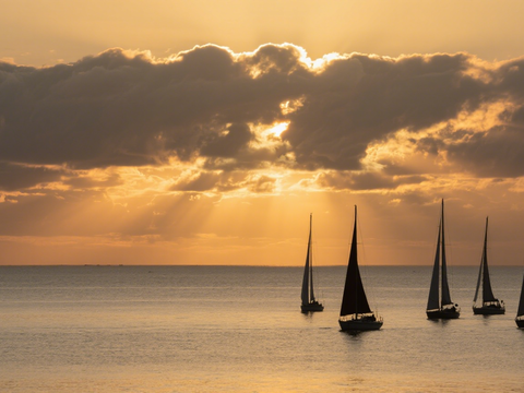  黄昏 夕阳 湖面 大海 帆船 
