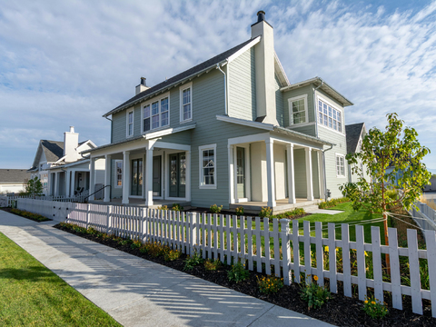  白天小区天空外景 