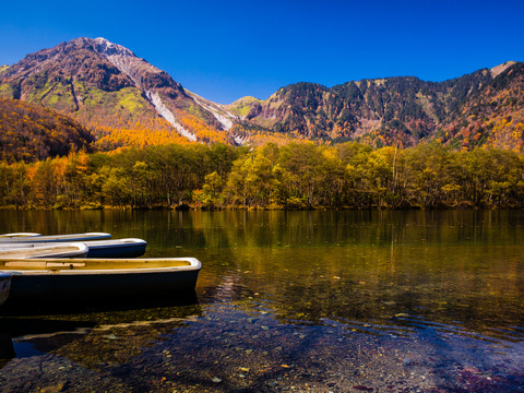  湖船天空秋天风景 