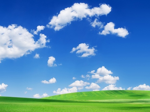  蓝天白云与草地风光 