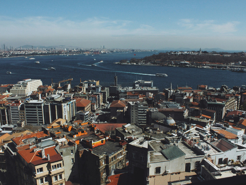  白天城市街道外景 