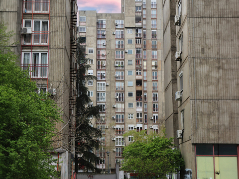  白天城市街道外景 