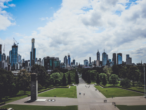  白天城市街道外景 