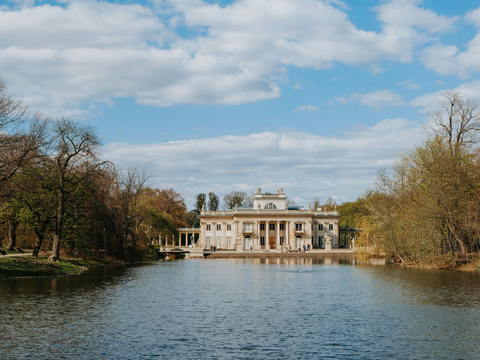  白天城市天空外景 
