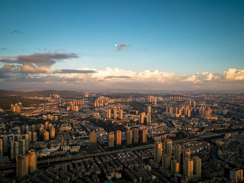  白天城市天空外景 