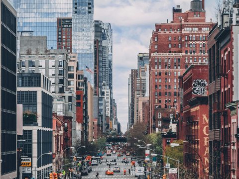  白天城市街道外景 