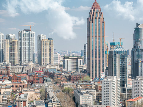  高层窗外景观，高层窗外城市景观，办公室窗外景，阳台外景，窗户 