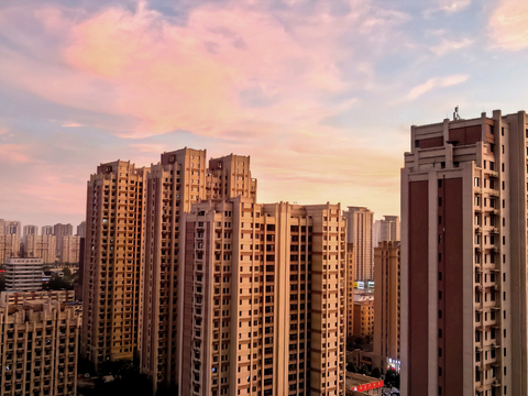  高层窗外景观，高层窗外城市景观，办公室窗外景，阳台外景 