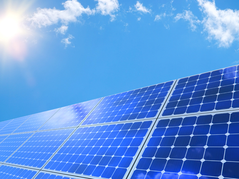  屋面太阳能光伏电板 光伏面板 发电设施 发电设备 