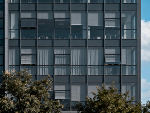 现代办公楼白天 窗景