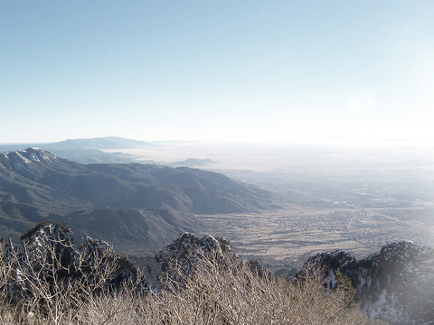 现代简约户外外景 山野 户外外景