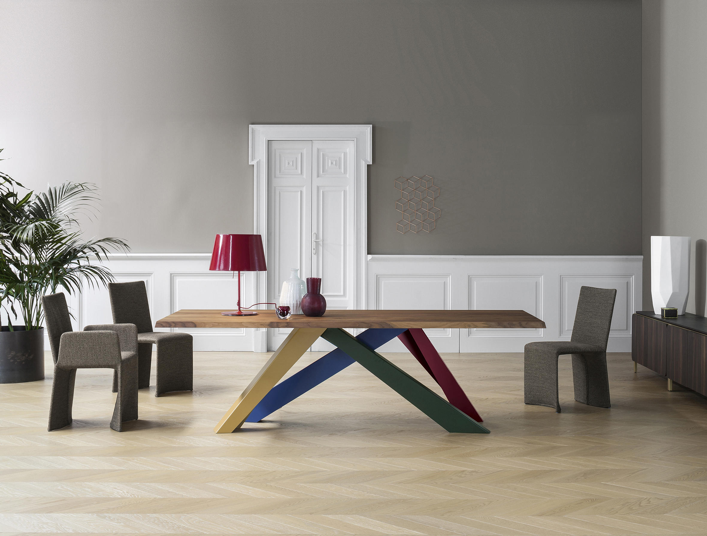 意大利bonaldo品牌 北欧实木餐桌椅