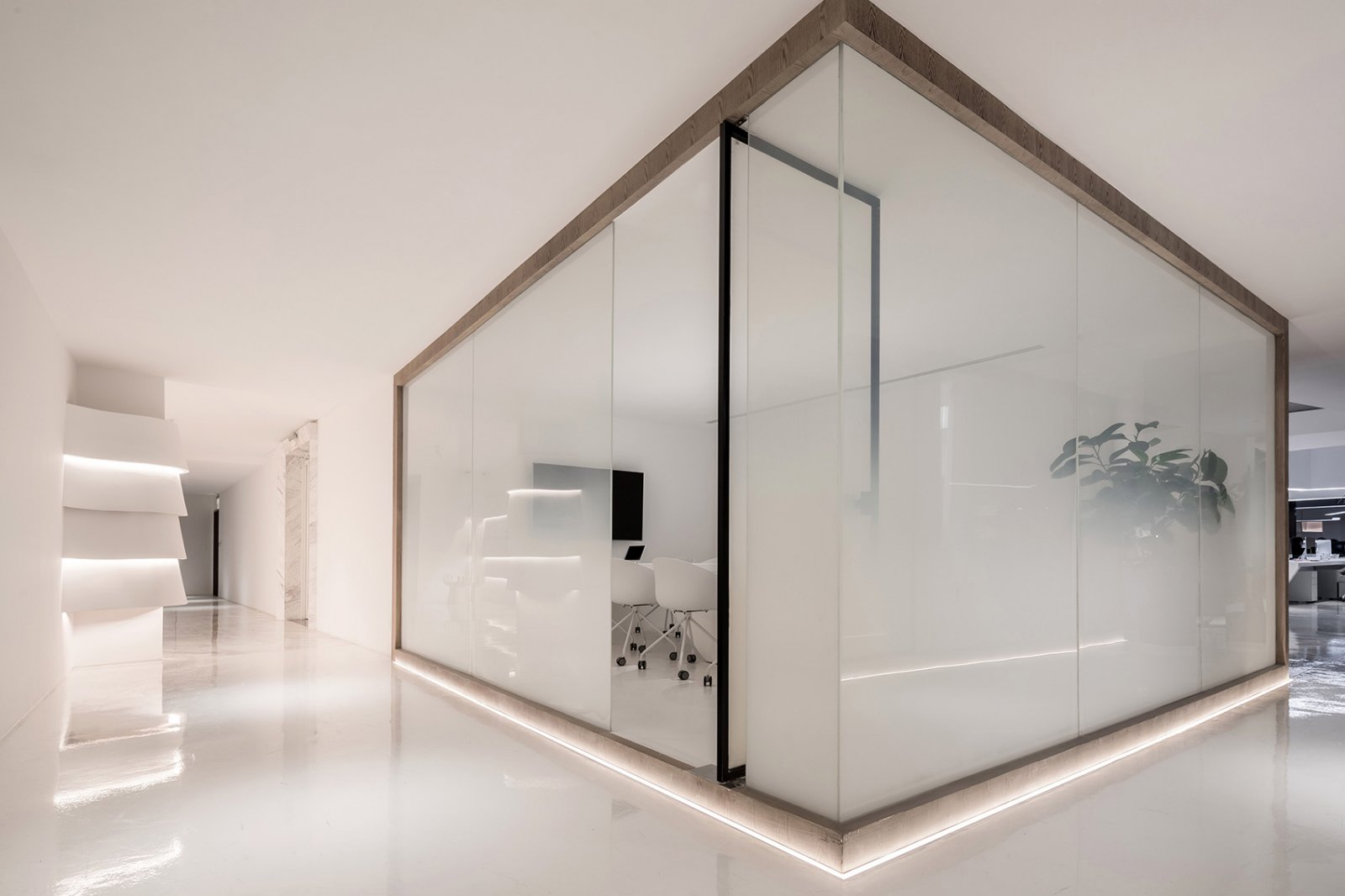 一条白裙延伸的办公空间,banmoon服装办公室 | 杭州时上建筑空间设计