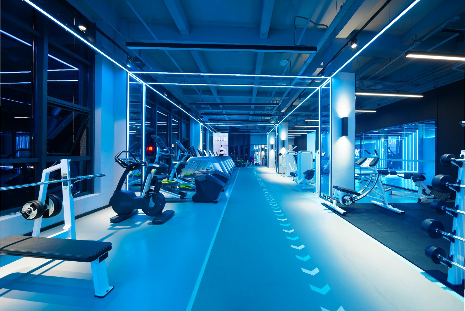 为繁忙都市人准备的健身场所"plus健身房"| 灵想装饰-欧模网