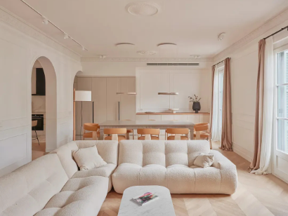 巴塞罗那百年公寓改造，承重墙变身「隐形收纳 + 空间纽带」