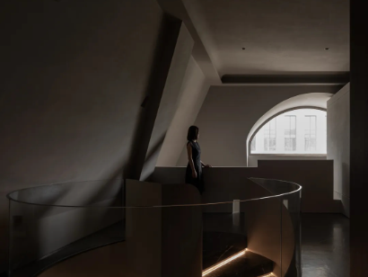 唐忠汉｜550㎡极简自然，庭院里的惬意生活！