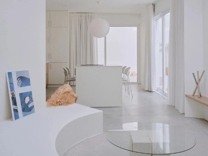 ABEZ丨被温和翻新的极简住宅