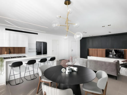 114㎡公寓 | 黑白色调+棕色木质，打造精致优雅的生活空间！