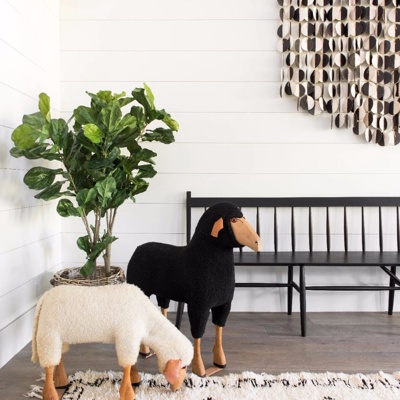 Cortney Bishop设计 北欧绒毛黑白山羊