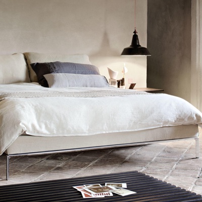 意大利Cassina品牌 现代布艺双人床床头柜