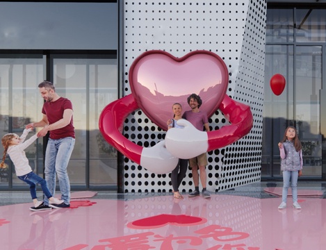 现代美陈 爱心抱抱心形墙饰 互动留影抱抱装置 爱的抱抱美陈气su模型