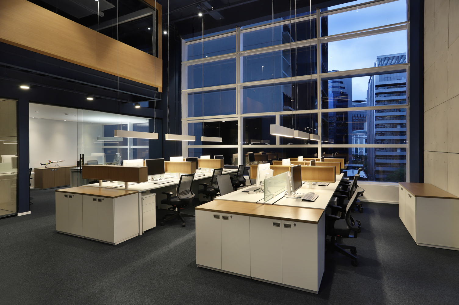 通过网络竞标汉莎航空在圣保罗的新办公室进行的封闭式建筑竞赛,根据