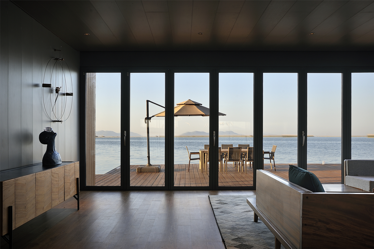 海席漂浮酒店 / 平衡空间