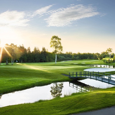  蓝天绿地草坪森林山水 