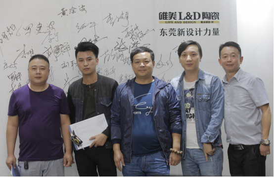歐模網(wǎng)創(chuàng)始人黃智受邀出席《華南亞太空間》2018第3季度評審130