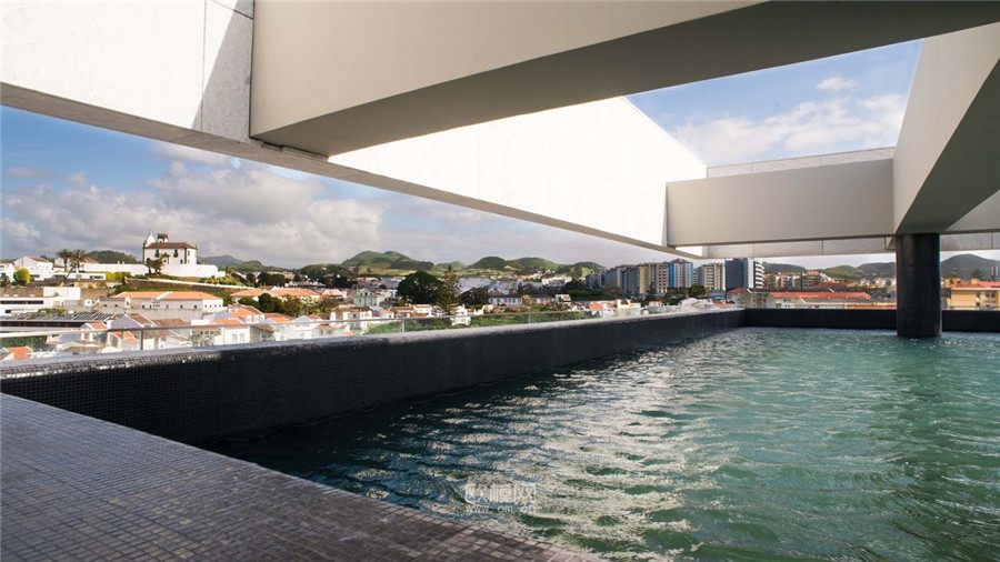 143549h0ux6h414xuzzwf0