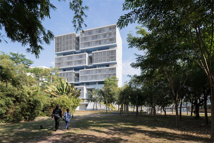001-TSINGHUA-OCEAN-CENTER-960x640