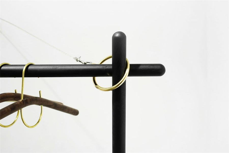 003-Hunted-Hanger-960x640