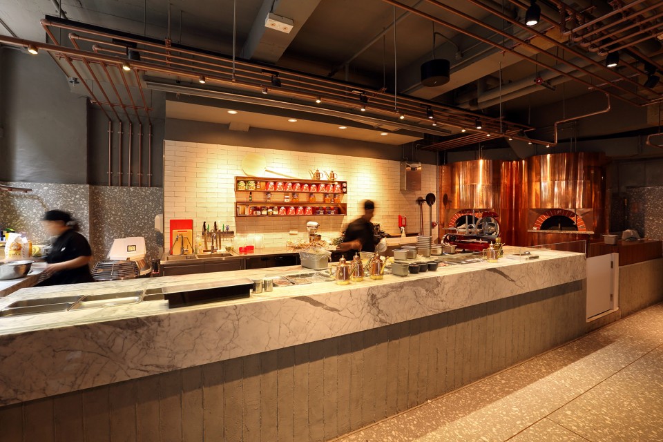 兰桂坊里的工业风格意大利餐厅